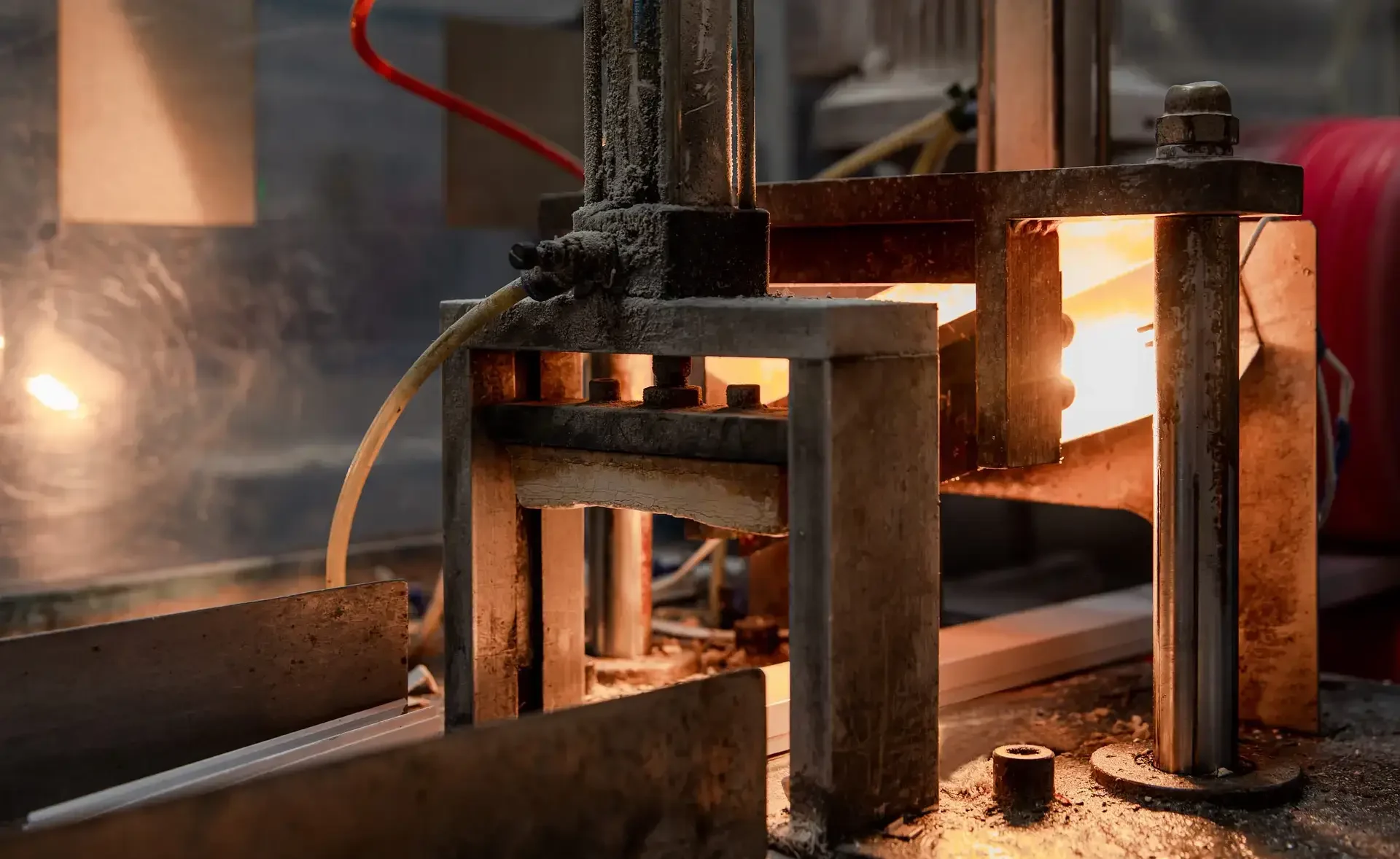 Home p06 1 s10 根据订单要求做无尘光热切割 scaled