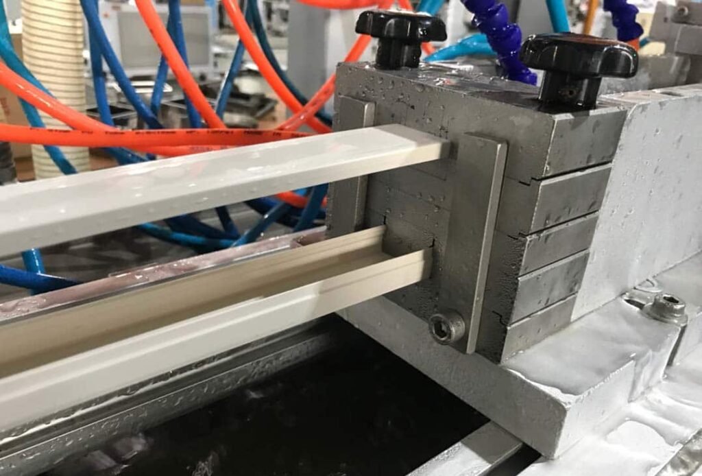 Home trunking extrusion machine line 04